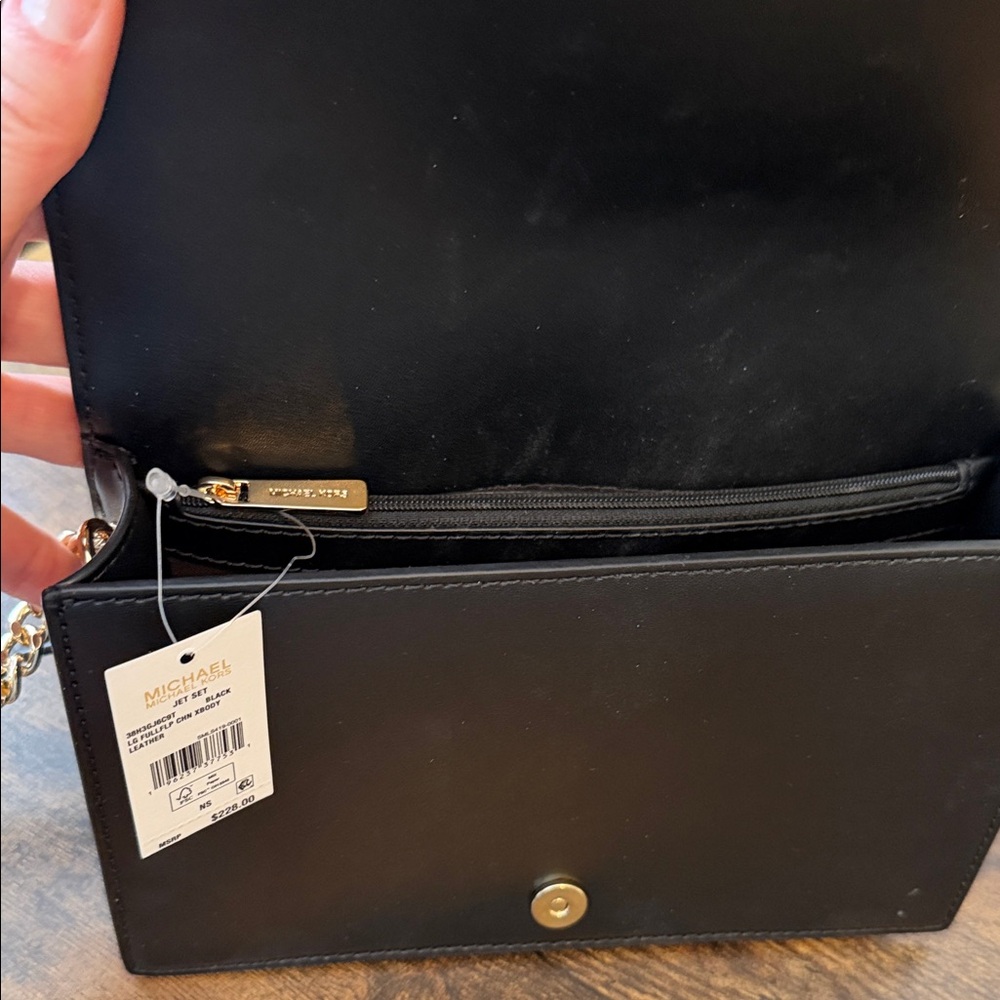 Michael Kors Elegant Black Crossbody Bag - Picture 6 of 8